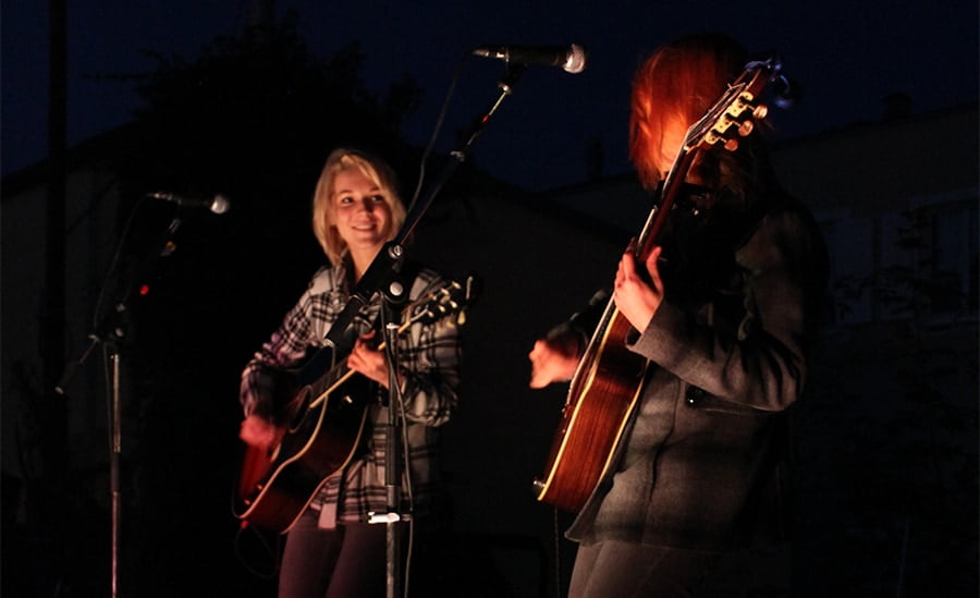 MonaLisa Twins playing at the Tratelier in Stockerau