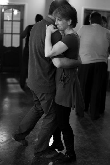 Michaela and Rudi dancing in Formby – MonaLisa Twins