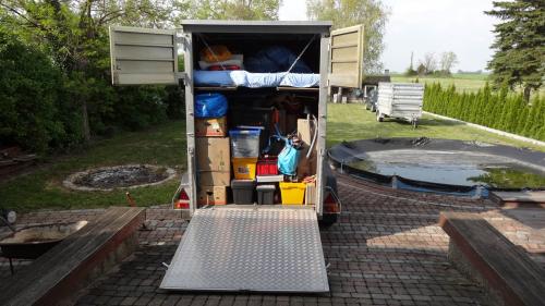 Filling up the trailer ... sleeping spot included